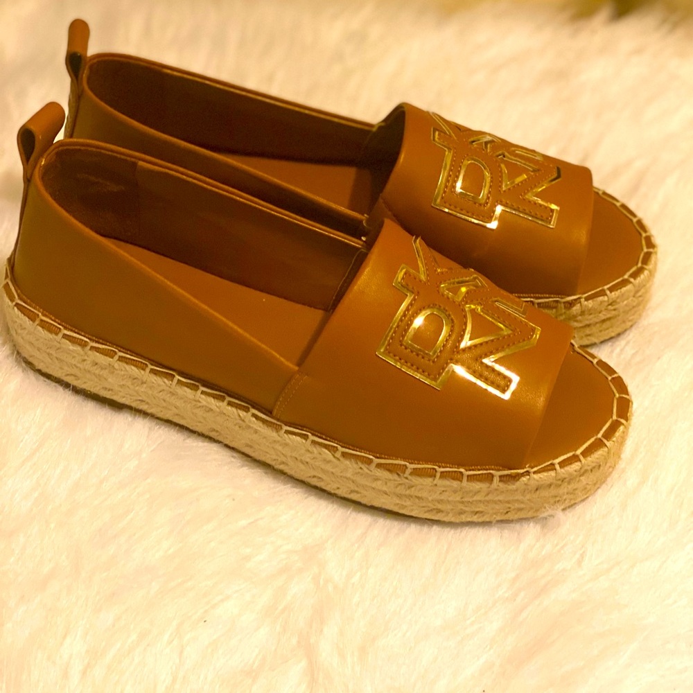 Espadrille platform DKNY very cute for tour outfits this summer 🥰
